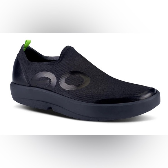 OOfos OOmg Eezee Low Top Comfort Recovery Shoe Black - Picture 1 of 7